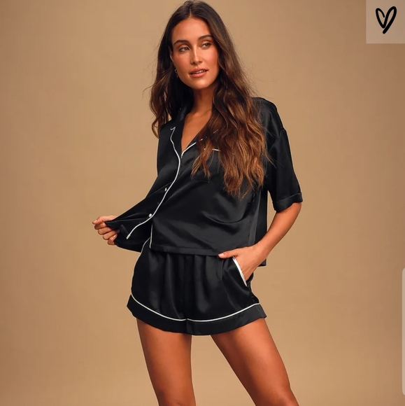 🔥 Lulus Beauty Sleep Black Satin Pj Set - Picture 11 of 12